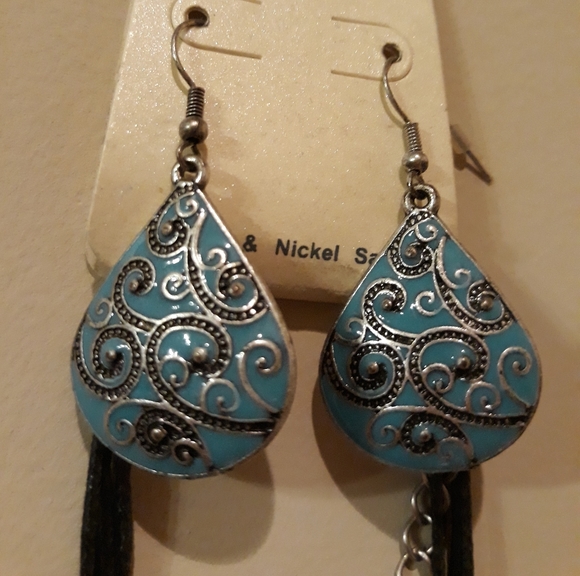 Turquoise Necklace and Earrings set - Picture 2 of 3